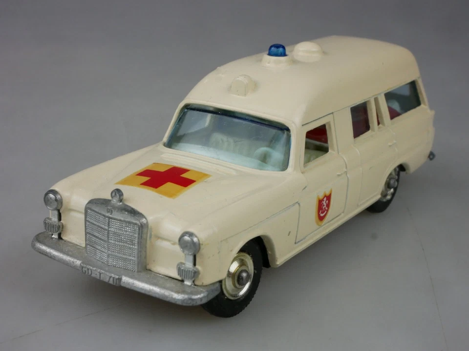 K-06B Mercedes-Benz 'Binz' Ambulance - 81349 Matchbox Kingsize Lesney - Bild 2 von 4