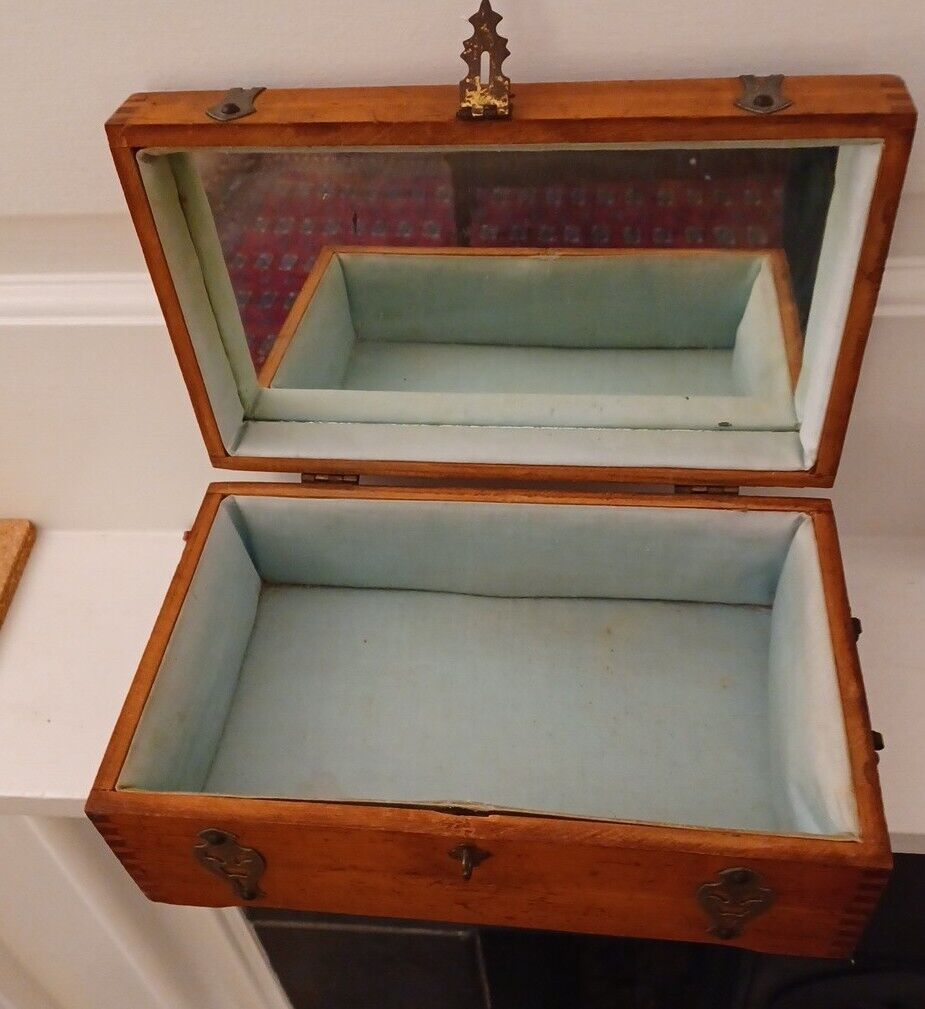 Vintage Jewelry Box McGraw Box Company NY. Rounded Treasure Vintage Jewelry Box McGraw Box Company NY. Rounded Treasure