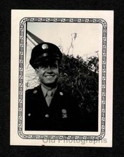 SMILING WW2 ERA SOLDIER DRESS UNIFORM MEDAL OLD/VINTAGE PHOTO SNAPSHOT- D901