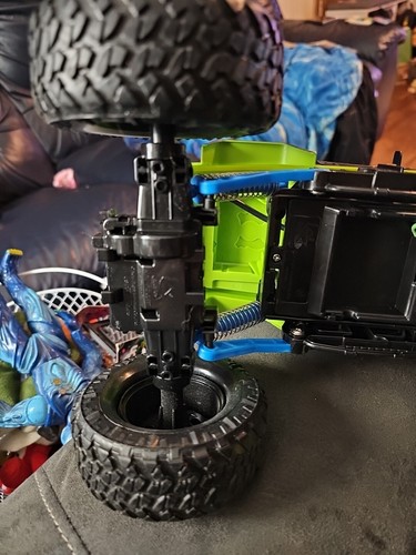 New Bright Jeep Nitro Battery Remote Control Green Truck- Parts Only - Picture 9 of 14