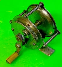 Nice Rare Collector Antique Hendryx Raised Pillar 80 Fishing Reel