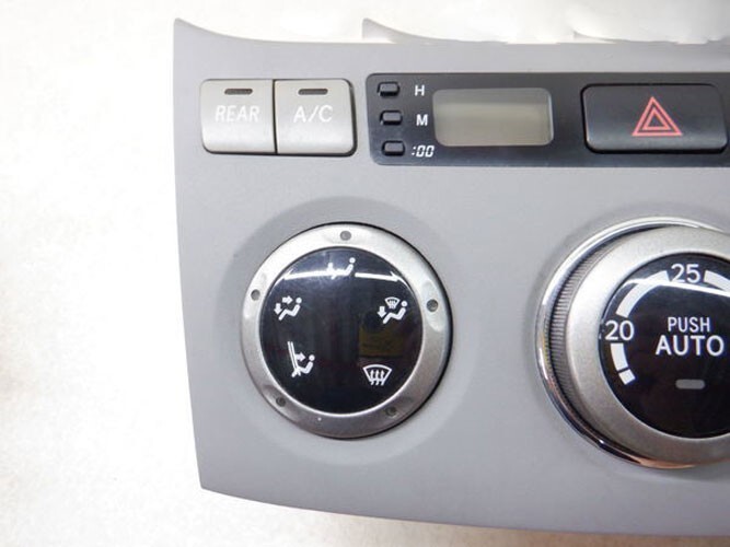 TOYOTA Noah Voxy A/C Heater Climate Control Switch Panel AZR60G
