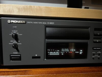 【希少☆元箱付】PIONEER 業務用 DATデッキ D-9601 パイオニア D）Pioneer パイオニア DATデッキ D-9601 業務用 96kHz - メルカリ