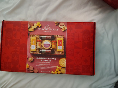 hickory farms summer sausage & cheese gift box Net wt. 2. LB 7.7oz