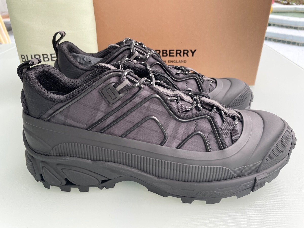 Burberry 8045288NDEF 関税送料込 関税負担なし☆Burberry メンズ ショルダーバッグ (Burberry
