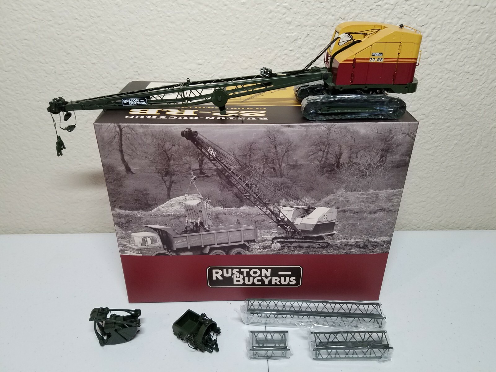 Ruston-Bucyrus 22-RB Crane, Dragline Metal Tracks - EMD 1:50 Scale # ...