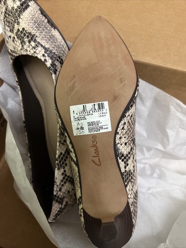 Clarks Women's Linvale Jerica Taupe Pump Snake display use Size 6M - Picture 2 of 3