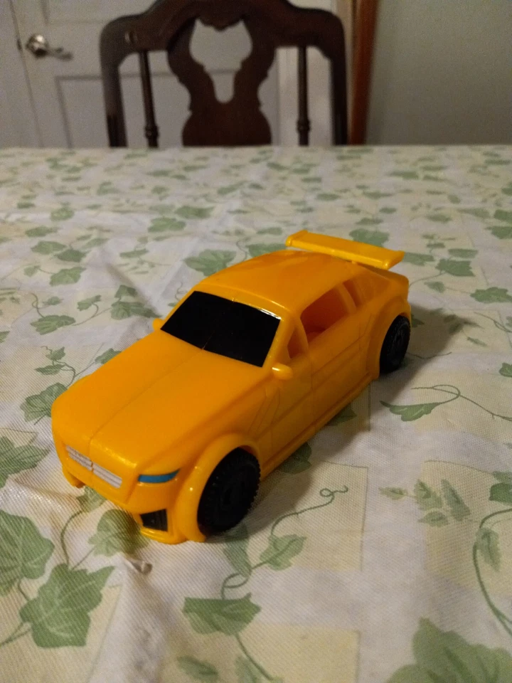 Transformers Authentics Autobot BUMBLEBEE Action Figure 7 Inch New 6+ Years - Image 2 of 3