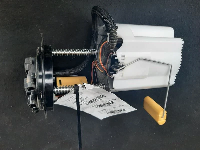 Топливный насос VIN J 11-значный ограниченный бак смонтирован 11-17 GMC Acadia 22957143 - Изображение 3 из 4