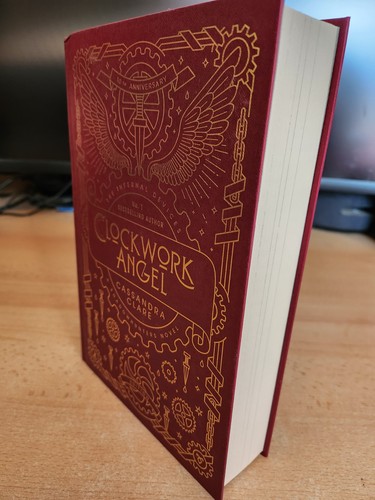 Clockwork Angel Cassandra Clare: Stamp SIGNED Deluxe Anniversary Edition NEW - Picture 2 of 12