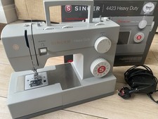 SINGER 4423 Heavy Duty SEWING MACHINE **NEEDS SERVICE**