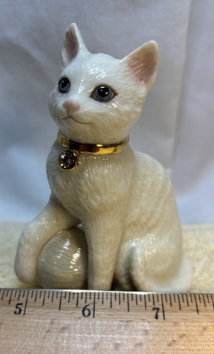 Lenox Porcelain White Cat With Ball Yarn And Purple Jewel - Picture 3 of 7