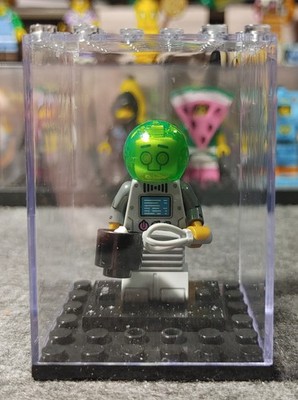 Lego Minifigures  Series 26  Robot Butler Complete   Great For Christmas!