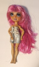 Rainbow High Fashion Avery Styles Fashion Doll with Pink hair