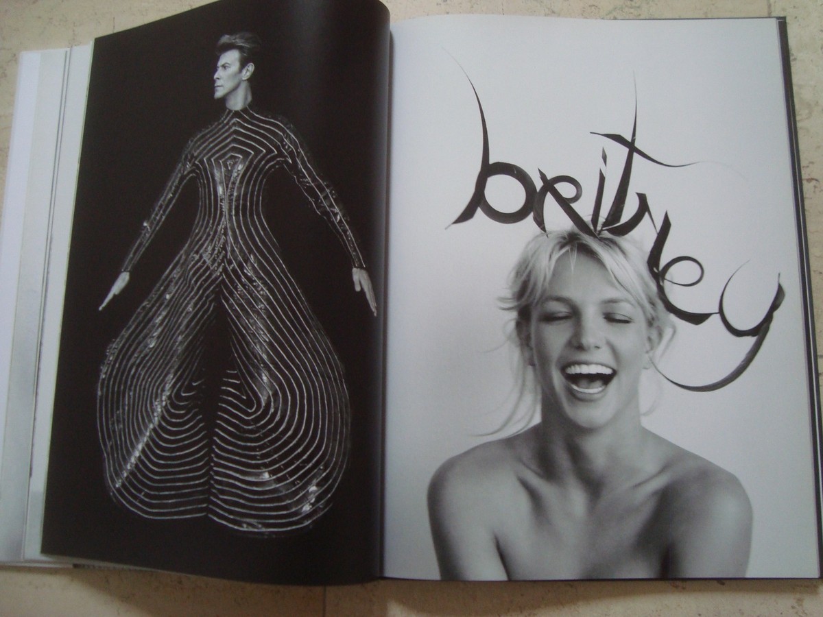 Herb Ritts (Stern Fotografie) (洋書) Amazon.com: Herb Ritts (Stern Fotografie): 9783570198483