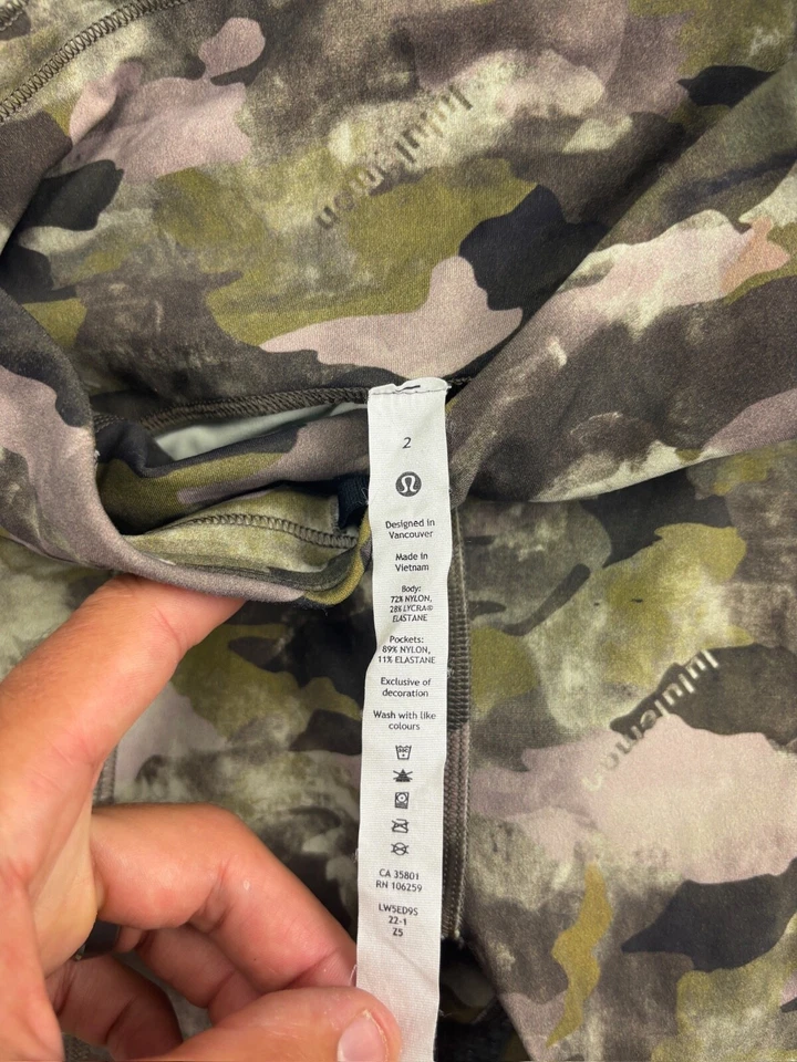 Leggings ajustados de tiro alto Lululemon Power Thru para mujer 2 bolsillos verdes de camuflaje Foto 2 de 4