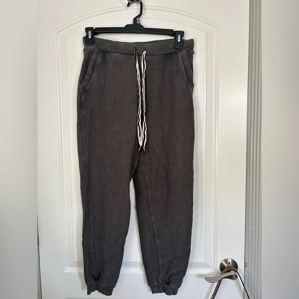 Pantalones de chándal Aerie para todos los días acogedores con cable acanalados talla mediana ropa de salón Foto 3 de 4