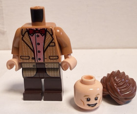LEGO The Eleventh Doctor Minifigure idea020  Dr. Who set 21304-crack in arm