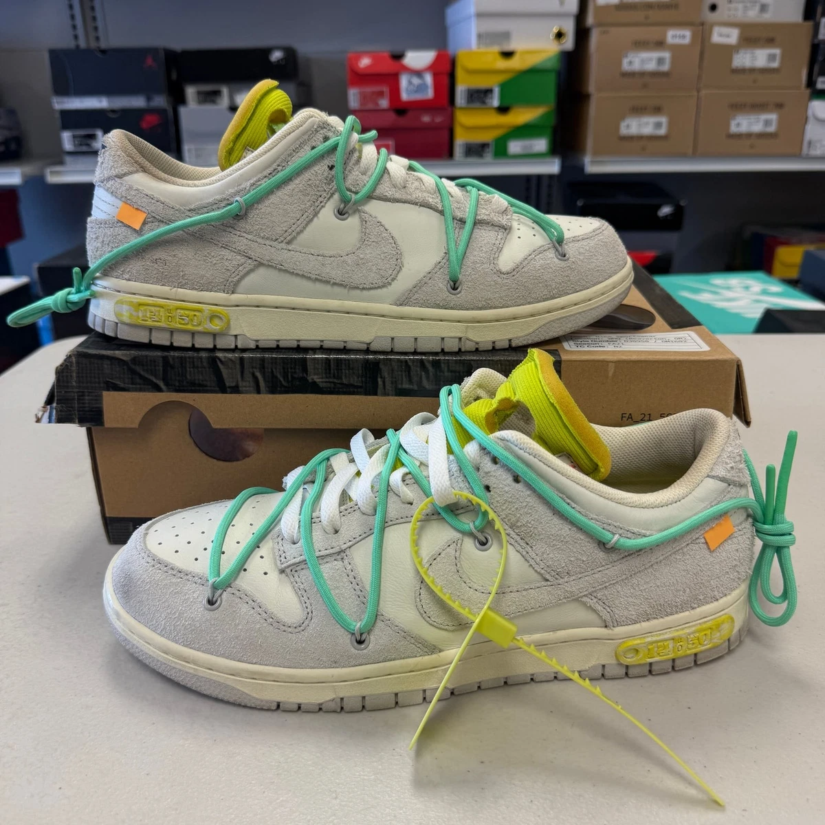 NIKE × off-white DUNK LOW 