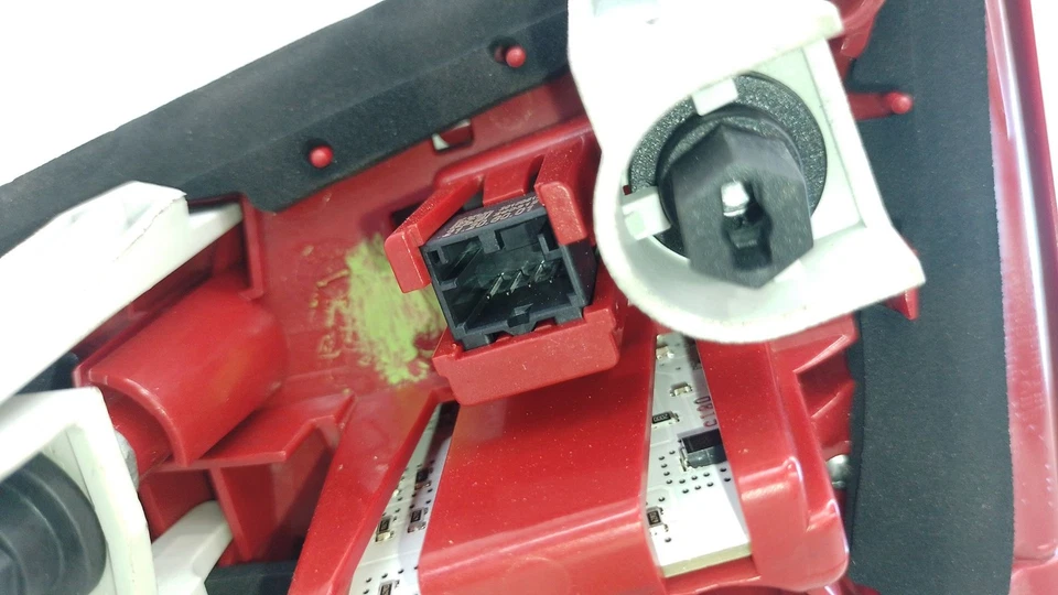 8T0945094C PILOTO TRASERO DERECHO INTERIOR PARA AUDI A5 SPORTBACK 8TA 10504575 - Imagen 3 de 4