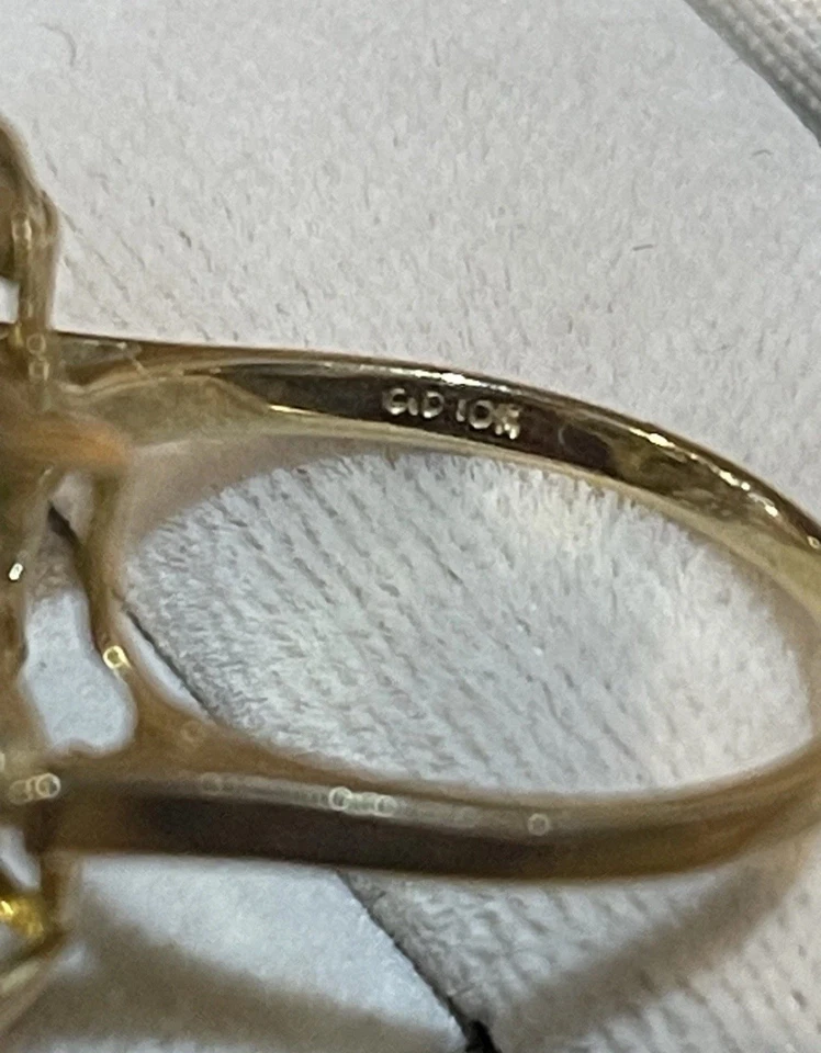 10k Yellow Gold Peridot Flower Ring Size 9.5 - Image 2 of 4