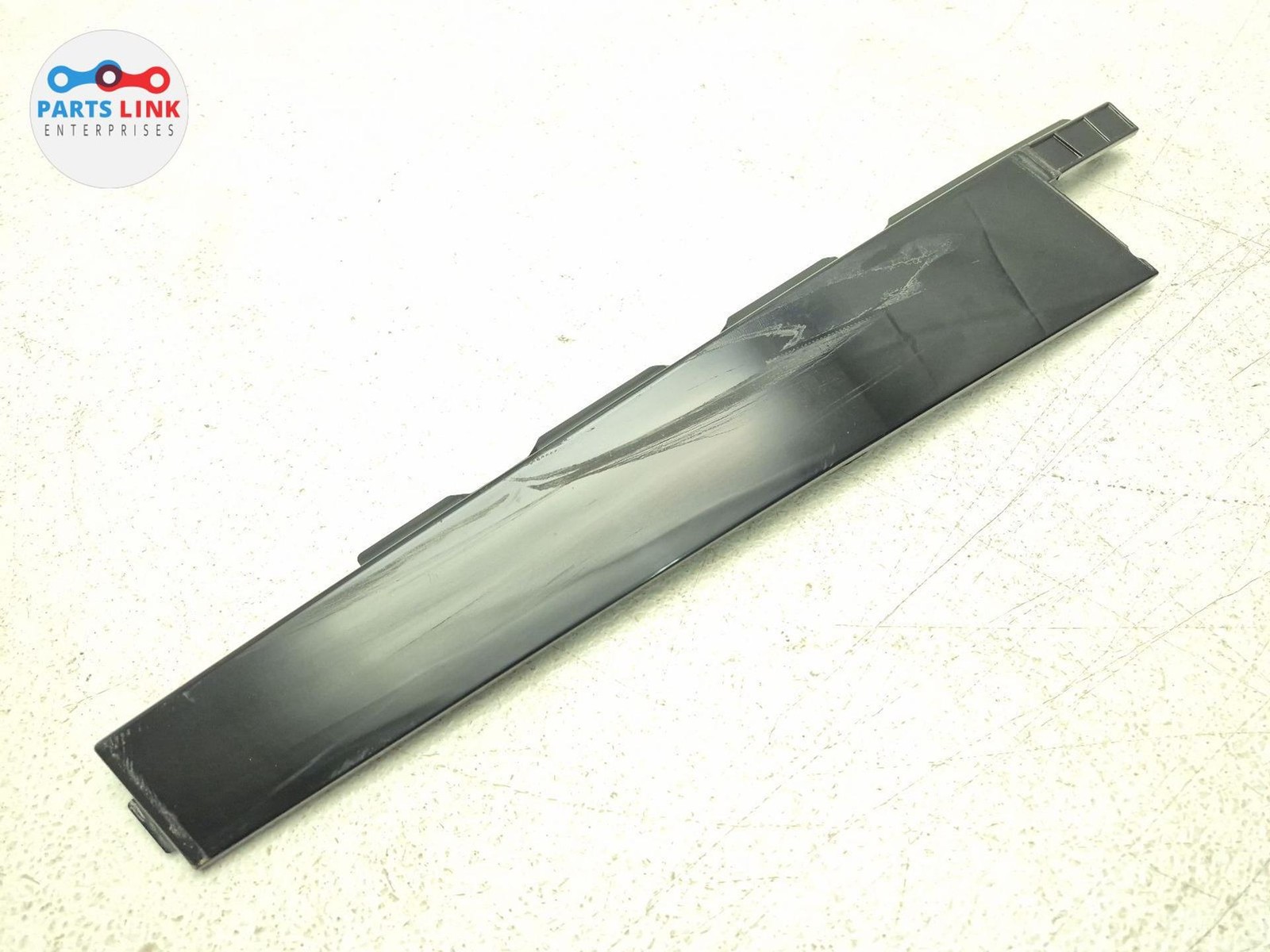 2016-20 BENTLEY BENTAYGA REAR LEFT DOOR TRIM APPLIQUE PILLAR COVER MOLDING 636
