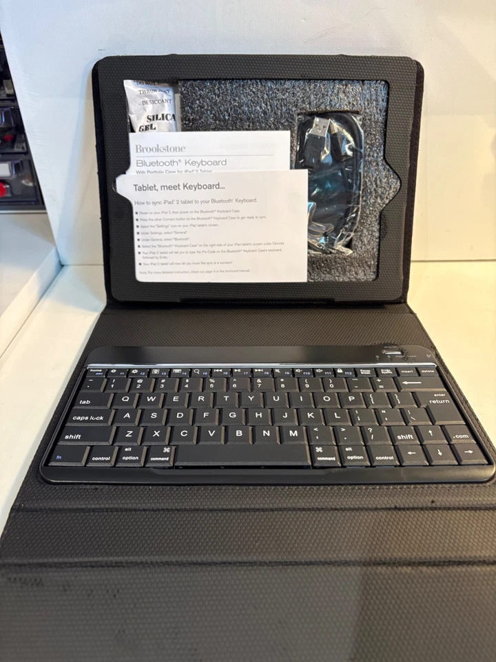 BROOKSTONE BLUETOOTH KEYBOARD FOR IPAD 2 TABLET W/ TECH-GRIP CASE - Image 2 of 4