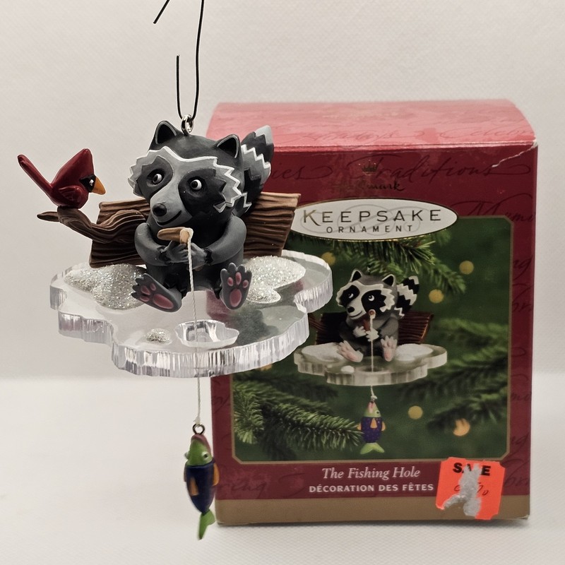 Hallmark Keepsake THE FISHING HOLE Raccoon Cardinal 2000 Christmas Ornament Bird