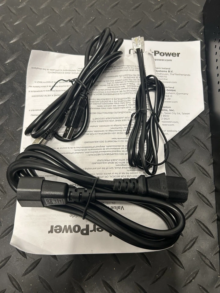 CyberPower Value2200EILCD Tower UPS Batteries Fitted.READ DESCRIPTION - Image 4 of 4