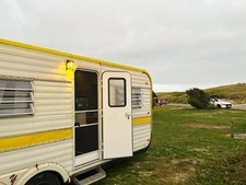 1975 Vintage 20’ Yellowstone Camper Trailer. Remodeled. Excellent Condition