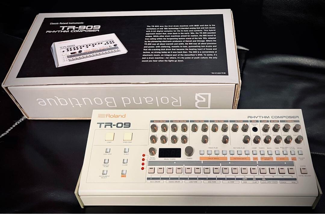 Roland Boutique Drum Machine TR-09 Rhythm Composer Japan TR09 
