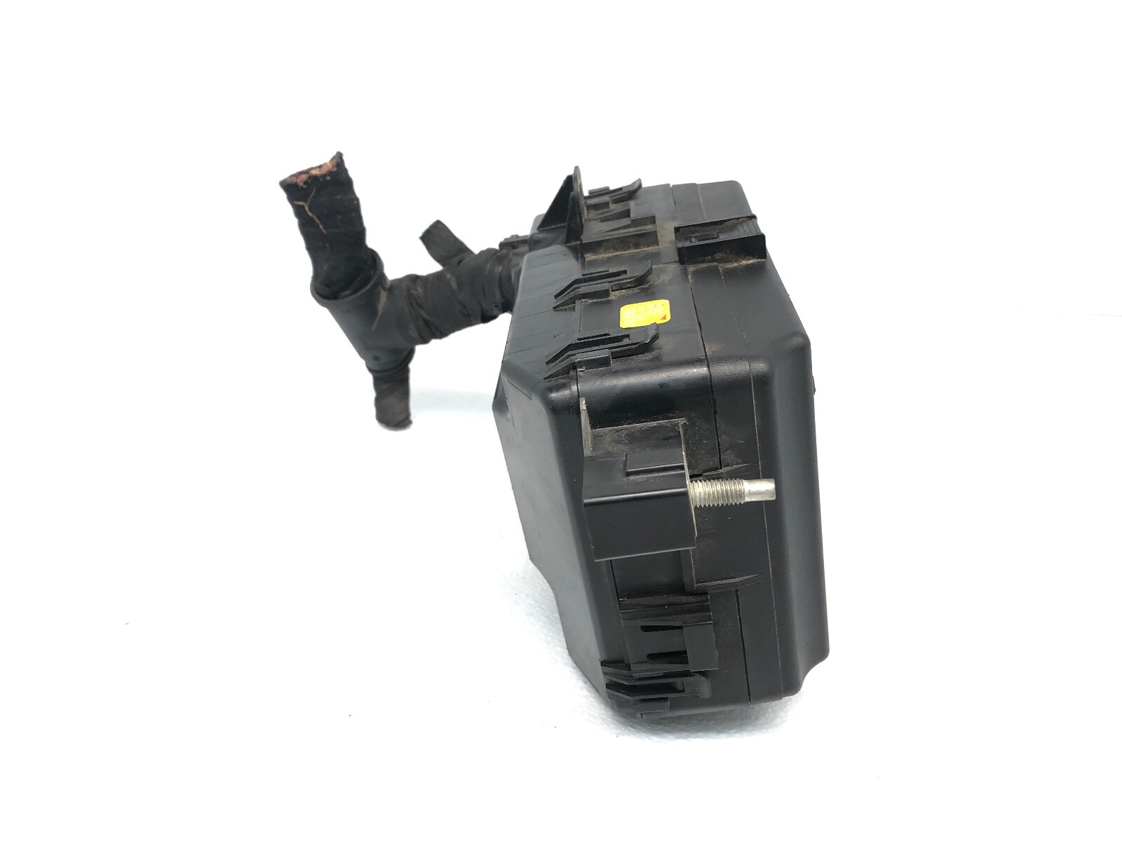 2014-2020 MASERATI QUATTROPORTE ENGINE FUSE RELAY BOX OEM.