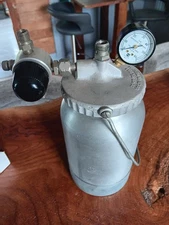 DeVILBISS- 2 QT Pressure cup