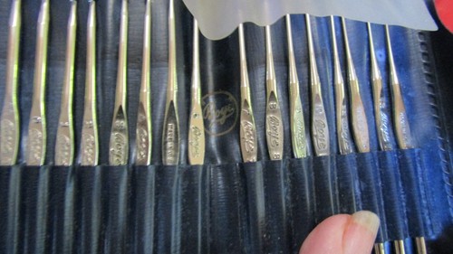 SET Of 16 Vintage BOYE Metal SIZE 14 to 00 Tiny CROCHET HOOKS In CASE - 1970's - Picture 4 of 4
