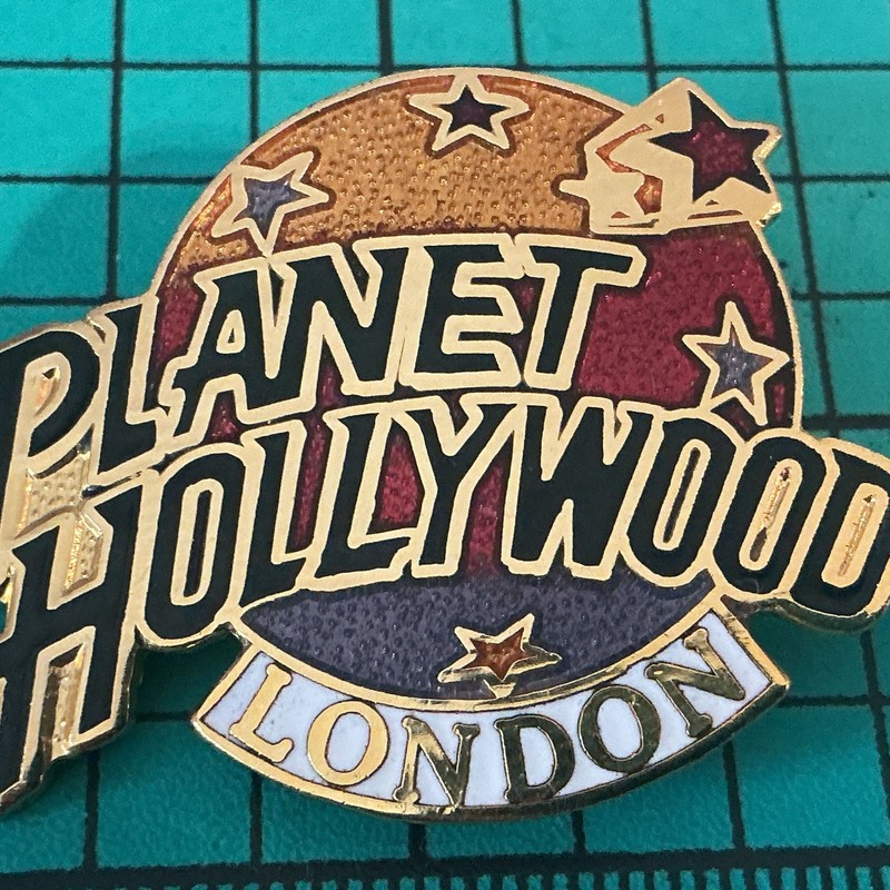 Planet Hollywod London Pin Gold Enamel Vintage New