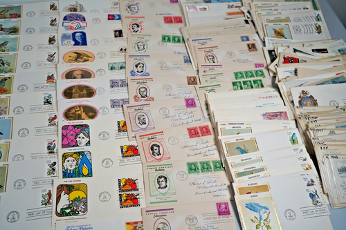 US 1940s-2000s Mixed Box Lot of 400-500 FDCs Various Artists & Topics - Picture 6 of 9