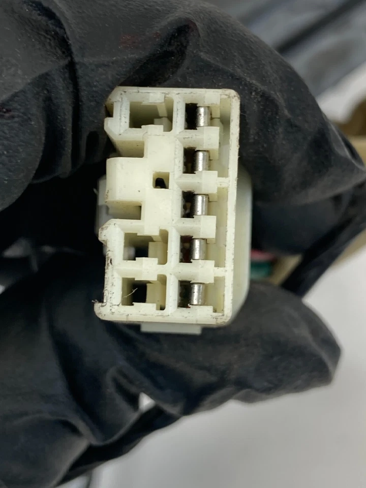 04-12 Arnés de cableado de puerta trasera derecha Mitsubishi Galant MR979421 Foto 3 de 4