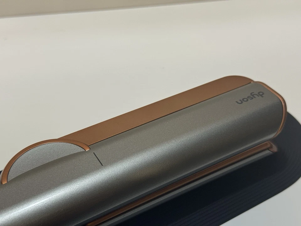 Piastra asciugacapelli Dyson Airstrait 2024 - Usato come Nuovo - Image 4 of 4