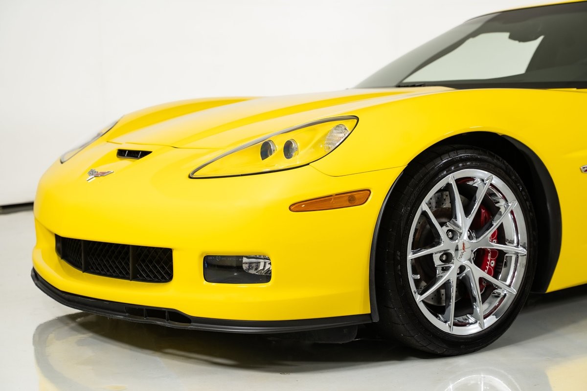 2011 Velocity Yellow Chevrolet Corvette   | C6 Corvette Photo 5