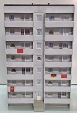 Piko H0 61146 Plattenbau WBS70 mit 7 Etagen Fertigmodell aus Anlagenrückbau (2)