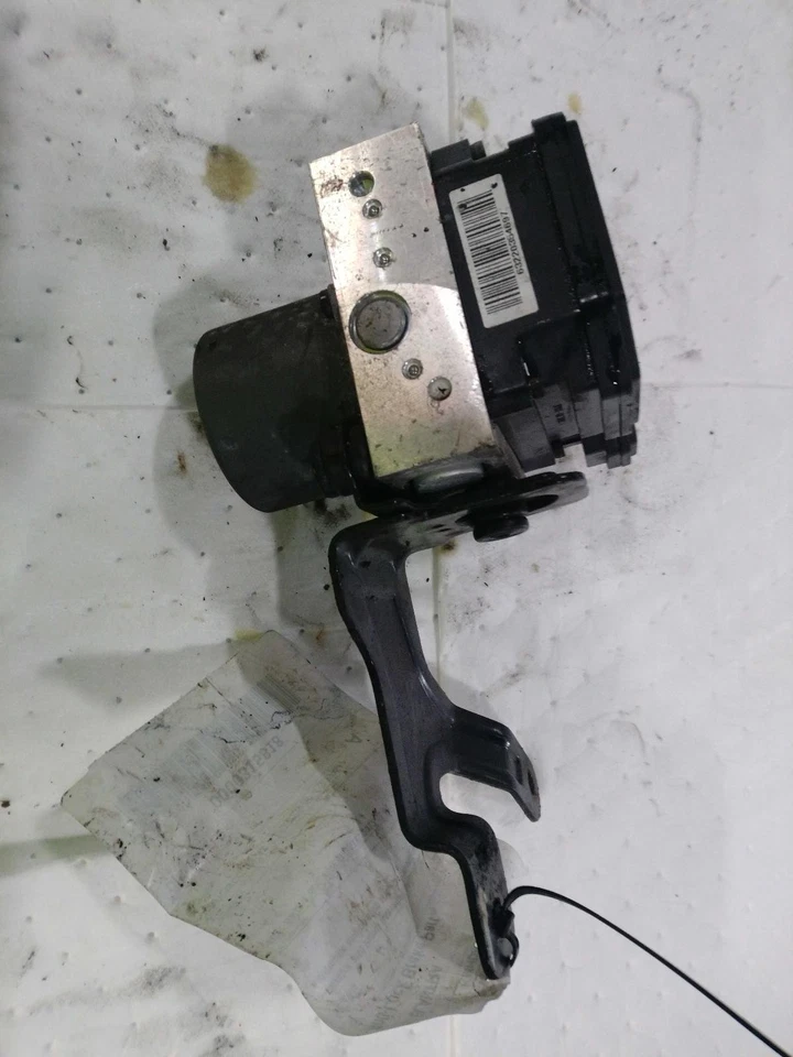 Conjunto de bomba y motor ABS usado se adapta a: actuador y bomba Hyundai Elantra 2012 como Foto 2 de 4
