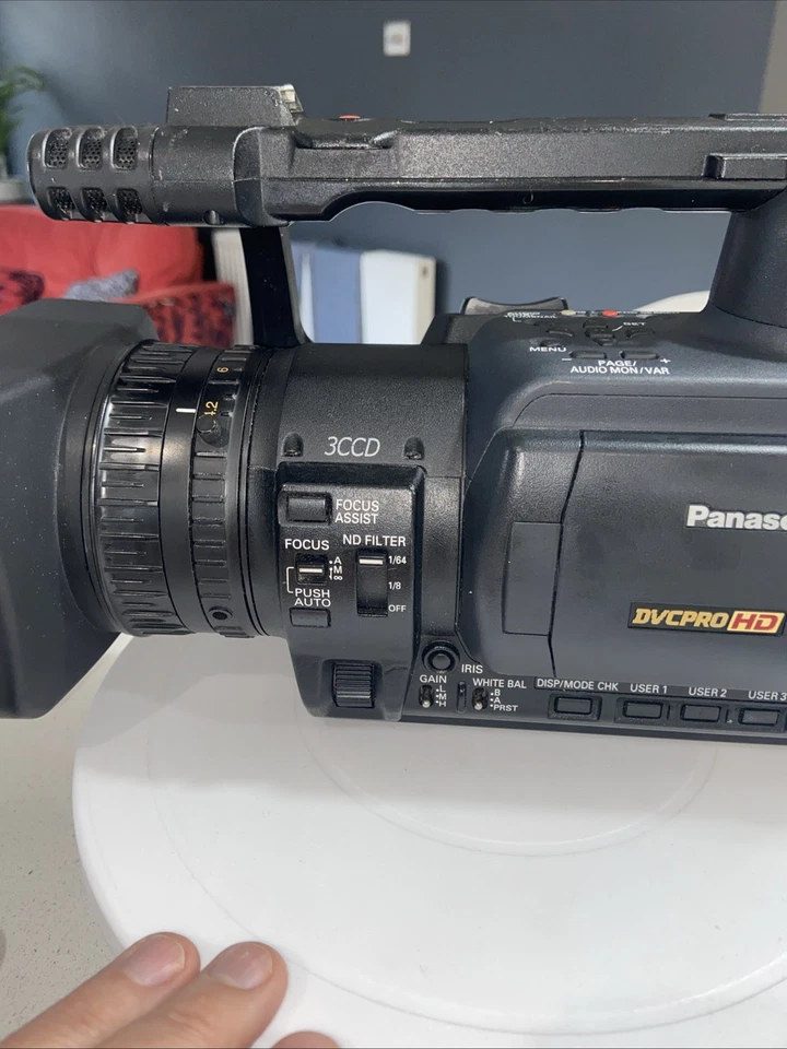 Panasonic AG-HVX200E PAL 3-CCD P2/DVCPRO HD Format, Battery, Charger And Cable - Image 4 of 4