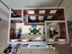 Lego Town Hall (10224) *100% Complete w/ Minifigures & Manuals*