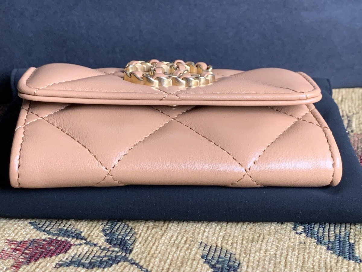 New! 24P CHANEL 19 FLAP CARD HOLDER in Nude Caramel Brown lambskin