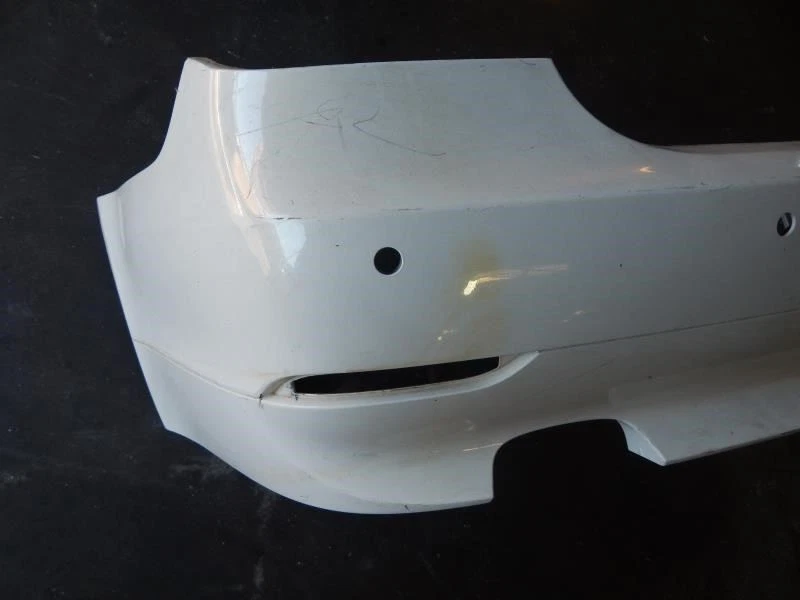 04 05 06 07, BMW 545I, Parachoques trasero sin asistencia de piezas, Blanco, N.º de parte: 51127077940 Foto 3 de 4