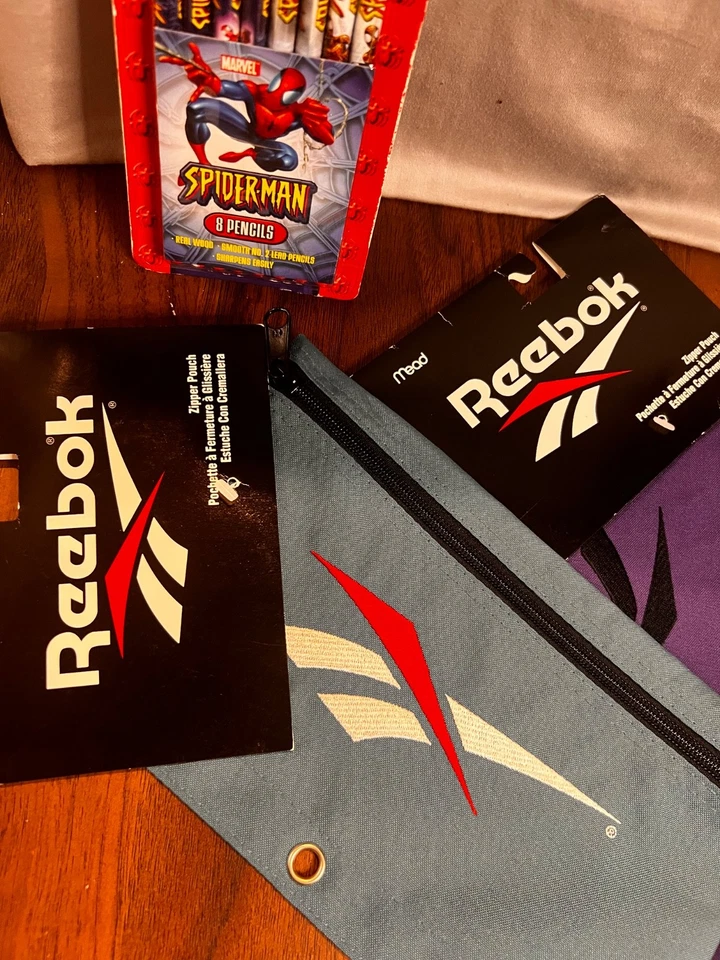 Lote de 3 - Bolsas de Lápices Reebok (Nuevas con Etiquetas) + Lápices Marvel Spider-Man Foto 2 de 4