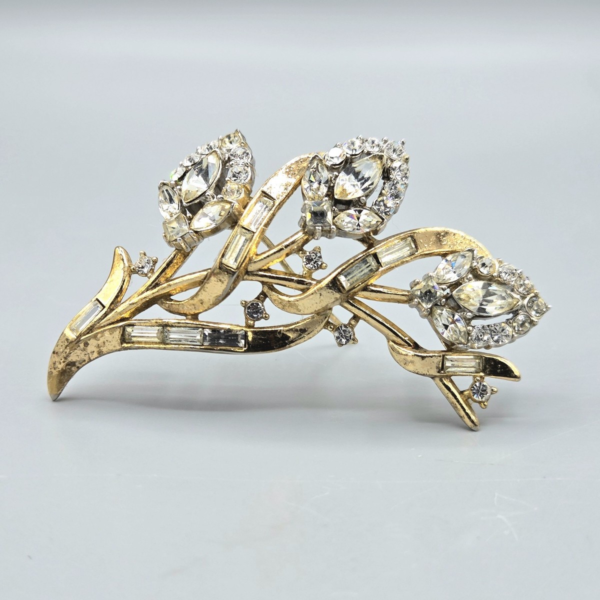 1953 Crown Trifari Philippe FLIRTATION Crystal Halo Gold Tone Brooch BOOK PIECE View 4