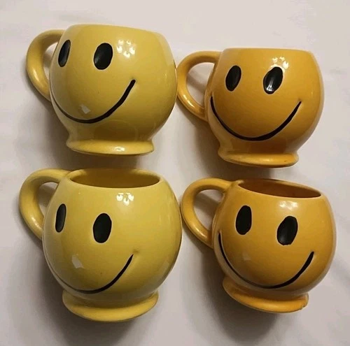 Vintage McCoy Yellow Smiley Face Have A Nice Day Cup Mug Set Lot Of 4 Four