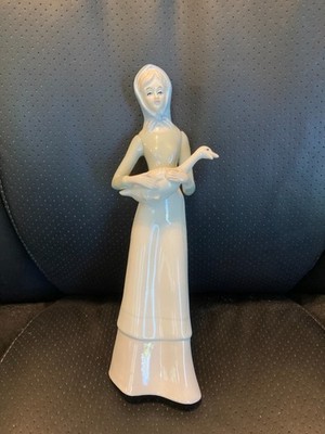 Tall Espada Navaro Girl with Goose - E gr jn6