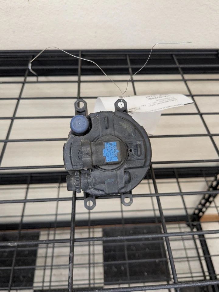 Driver Corner/Park Light Fog-driving Bumper Mounted Fits 12-21 TACOMA 2167393 - Image 3 of 4